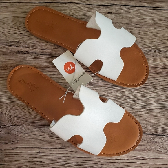 Universal Thread Shoes - Universal Thread Jenny Flat Sandals White 7.5